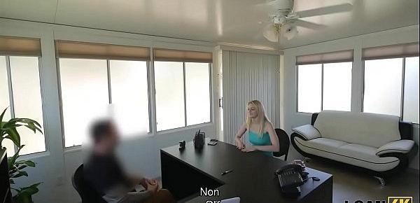  LOAN4K. Un homme attrape une caméra et organise un casting porno dans une agence de prêt